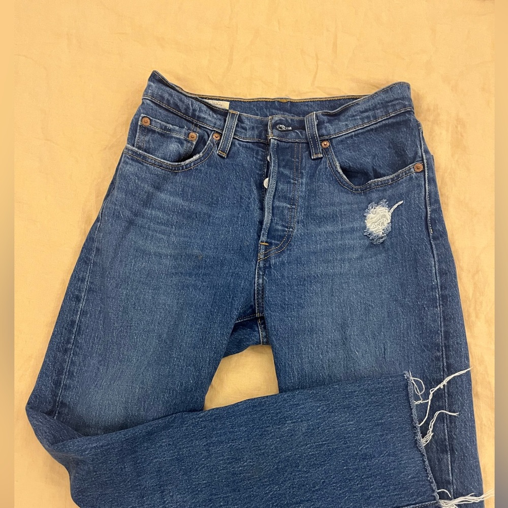 Levi’s Women 501 Cropped Mom Jeans Midwash